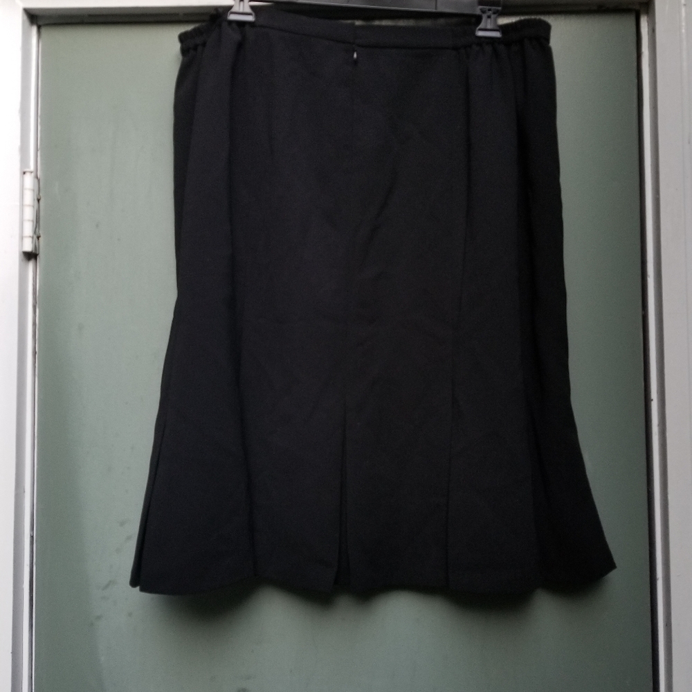 KASPER Black Pleated Skirt 22W